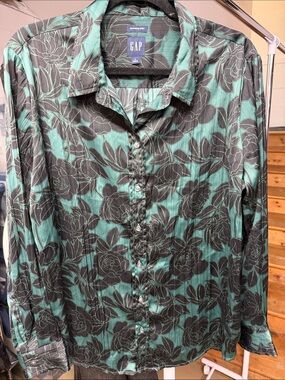 GAP Women’s Boyfriend Button-Down Shirt - L